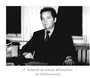 F. Schmidt an seinem Arbeitsplatz im Pawlodarer Traktorenwerk