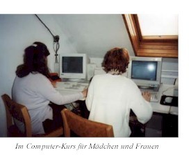Im Computer-Kurs f&uuml;r M&auml;dchen und Frauen